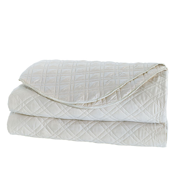 Coperta Diamond Quilted Coverlet in Silver - ,QUILTED COVERLET,SILVER COVERLET,SILVER QUILTED COVERLET,DIAMOND QUILTED COVERLET,SILVER BLANKET,SILVER BEDDING,QUILTED BEDDING,SILVER QUILTED BEDDING,QUILTED SATEEN,