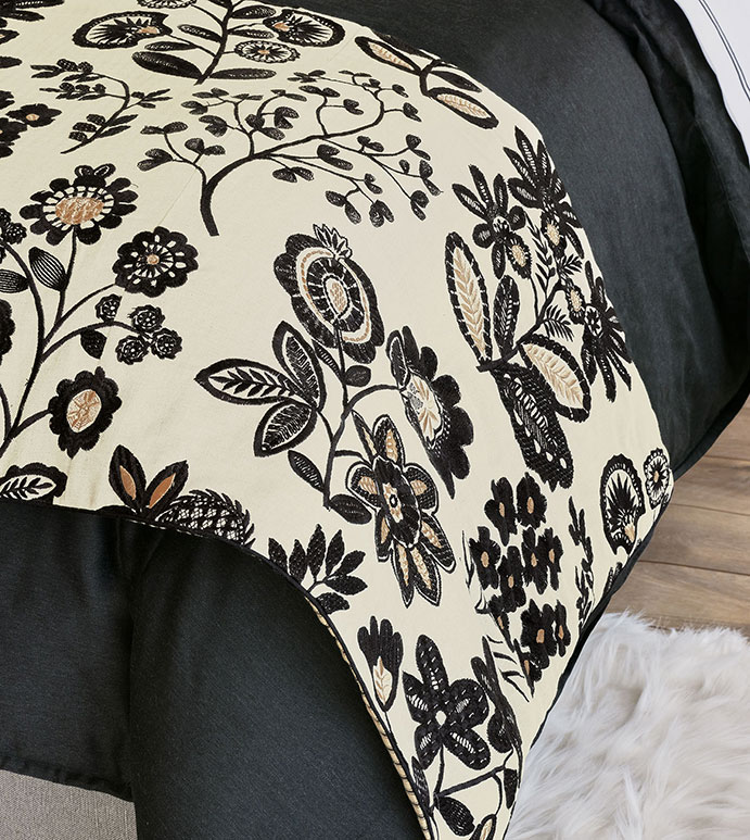 Lars Embroidered Bed Scarf