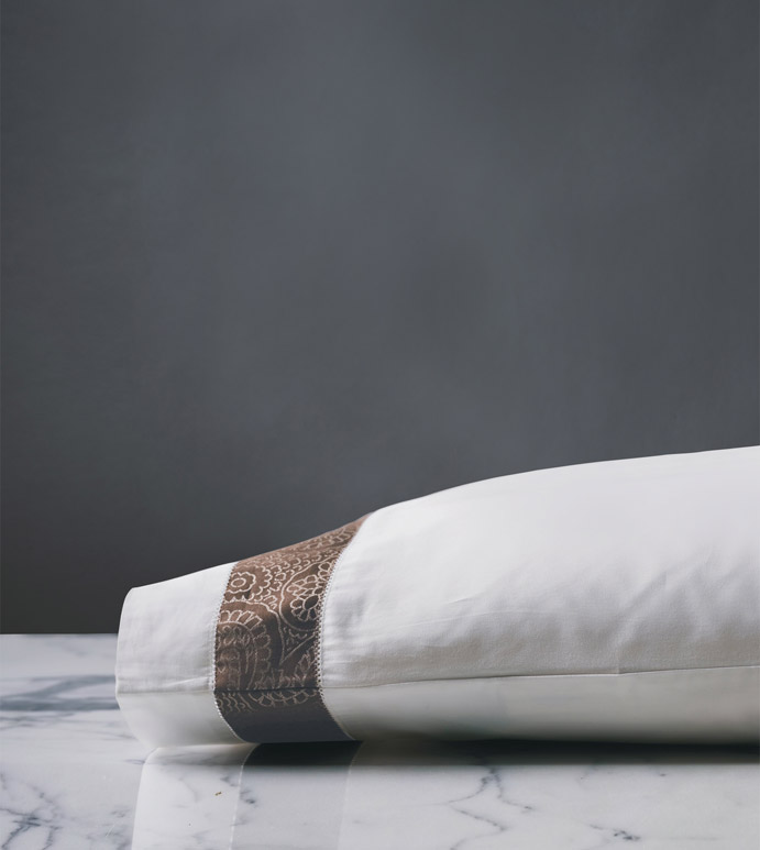 Cornice Lunetta White/Truffle Pillowcase