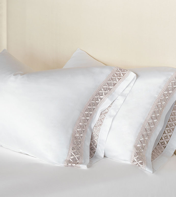 Juliet Lace Pillowcase in White/Ivory