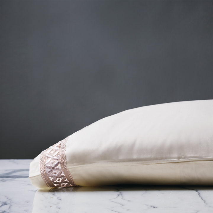 Juliet Lace Pillowcase in Ivory/Fawn